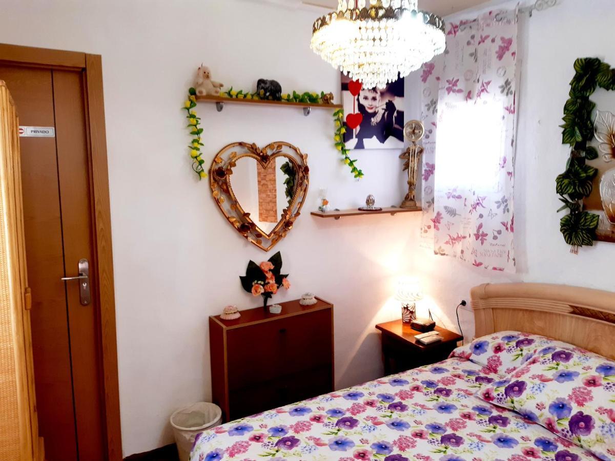 Charming House In Illar With Mountain View And Balcony Villa Exteriör bild